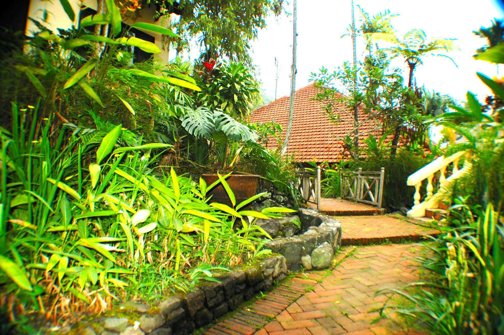 Foresta Inn Family Resort Prigen 外观 照片